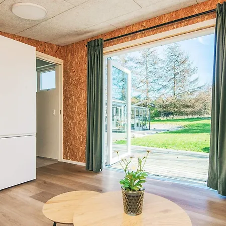 5 Person In * Glesborg